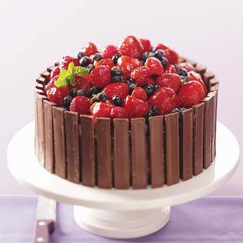 kitkat-strawberry-fruit-cake kitkat-strawberry-fruit-cake