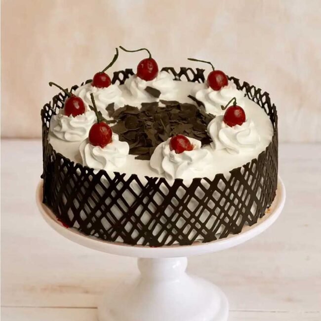 elegant-lattice-forest-cake
