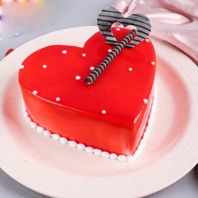 red-velvet-heart-shape-mirror-cake