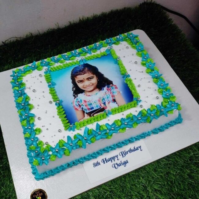 vibrant-blue-&-green-ribbon-border-kids-photo-cake