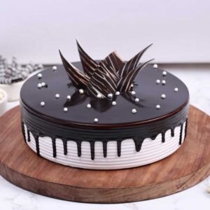 white-swirl-vanilla-fantasy-cake