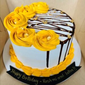yellow-rose-pineapple-drip-cake
