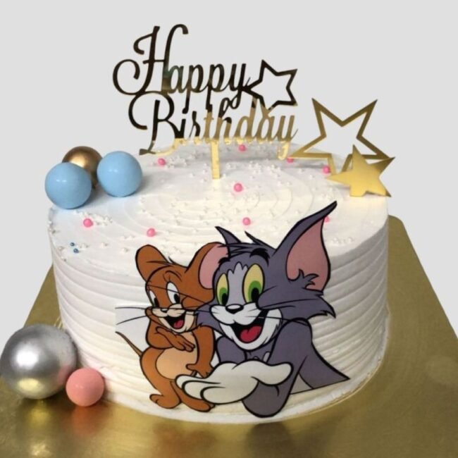 creamy-tom-and-jerry-birthday-cake-with-toppers